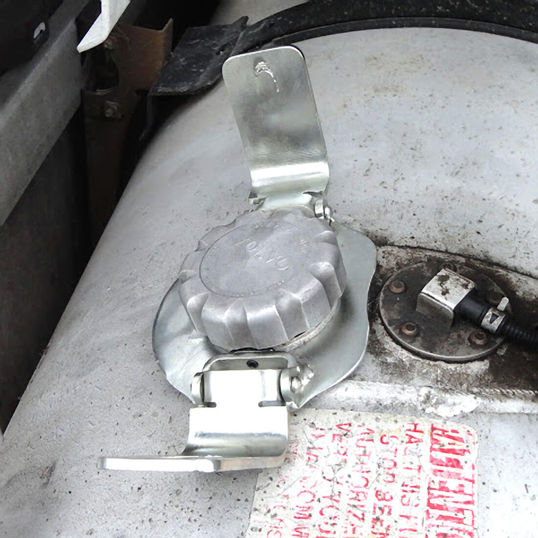diesel-tank-lock-on-guard-diesel-guard diesel tank lock on guard diesel guard